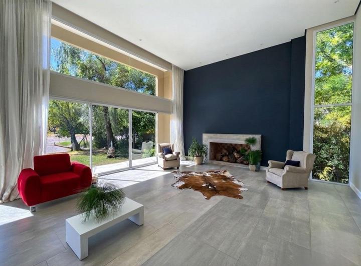 Casa · 300m² · 5 Ambientes