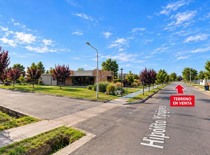 Terreno · 886m²