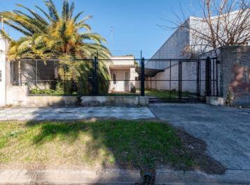 Casa · 112m² · 4 Ambientes · 2 Cocheras · Venta Casa Monte Grande a Remodelar Cerca Estación