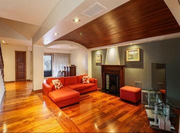 Casa · 342m² · 5 Ambientes · 4 Cocheras · Venta Casa 5 Amb C/patio y Terraza en Devoto