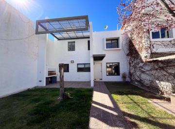 PH · 100m² · 4 Ambientes · 2 Cocheras · Alquiler Duplex con Amplio Patio en Callejon Priv