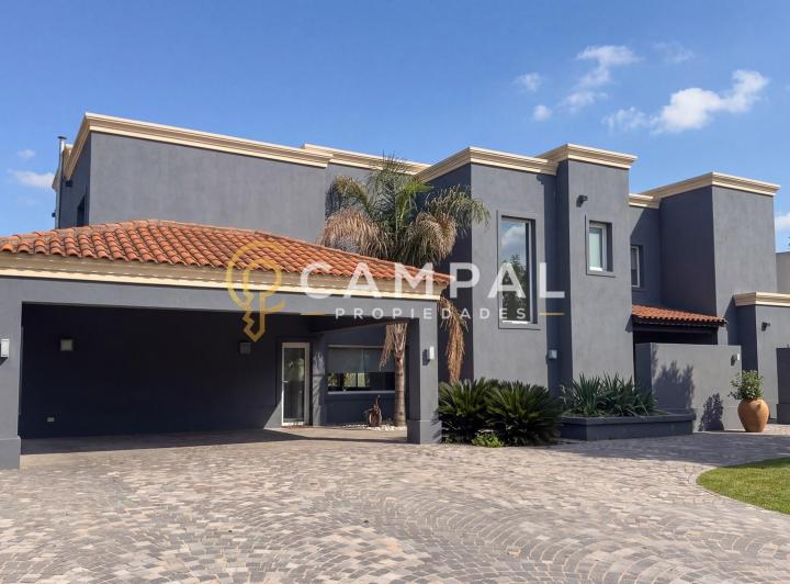 Casa · 350m² · 5 Ambientes · 2 Cocheras