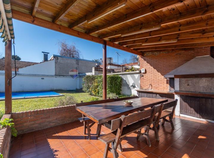 Casa · 184m² · 4 Ambientes · 2 Cocheras