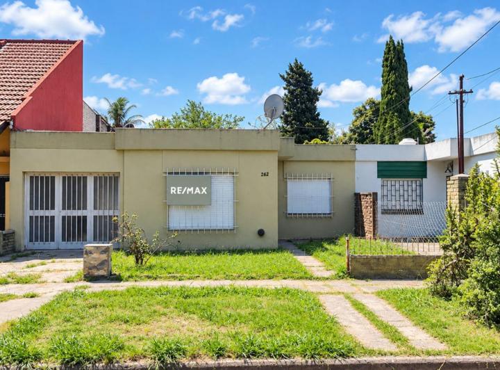 Casa · 105m² · 4 Ambientes · 2 Cocheras