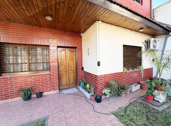 Casa · 211m² · 4 Ambientes · 1 Cochera
