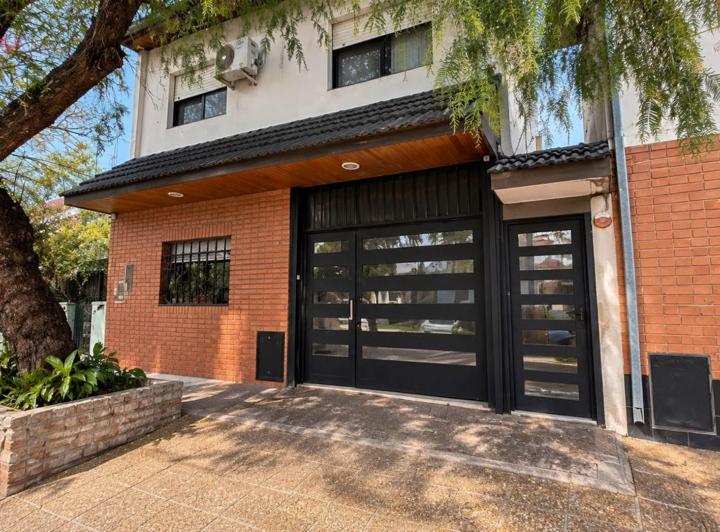 PH · 229m² · 6 Ambientes · 1 Cochera