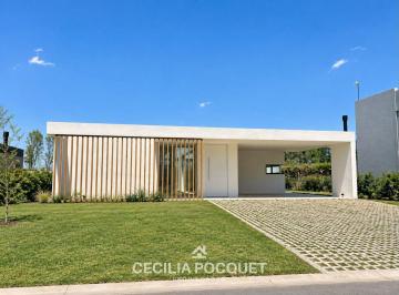 Casa · 136m² · 4 Ambientes · 2 Cocheras · Casa en Venta Barrio Lares de Canning