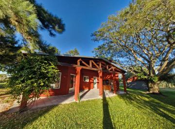 Casa · 145m² · 4 Ambientes · 1 Cochera · Casa en Venta en Loteo Raices de Carolina
