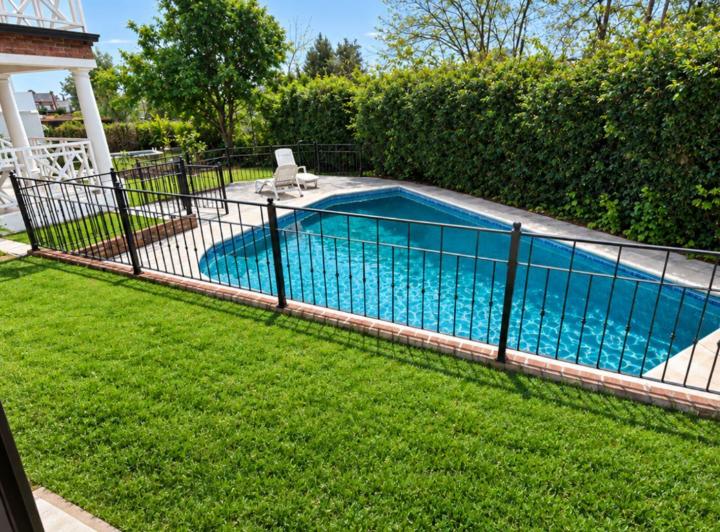 Casa · 240m² · 5 Ambientes · 1 Cochera
