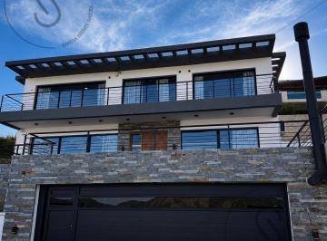 Casa · 524m² · 3 Dormitorios · 3 Cocheras · Venta Casa 3 Dorm. con Pileta - Becciu en Villa Carlos Paz