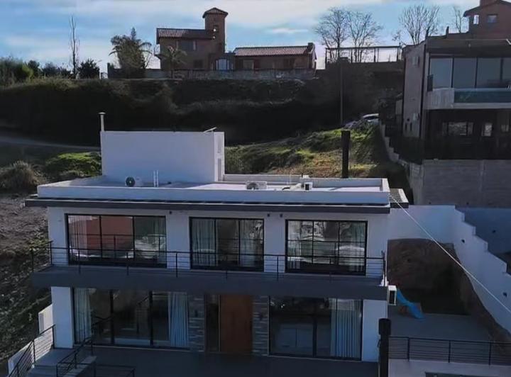 Casa · 524m² · 3 Dormitorios · 3 Cocheras
