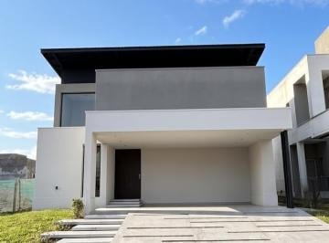 Casa · 170m² · 4 Ambientes · 2 Cocheras · Casa de Categoría de 3 Dorm. a Estrenar en Venta en Country The Point, San Pablo