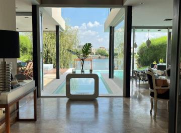 Casa · 300m² · 6 Ambientes · 2 Cocheras · Casa en Los Alisos