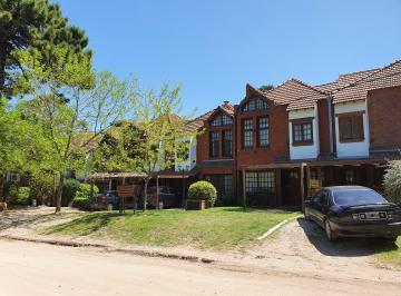 Casa de 6 ambientes, Pinamar · Tríplex en Alquiler Temporario - Enero en Pinamar