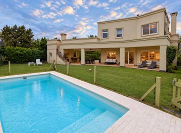 Foto principal · Excelente Casa en Lote Central - Club de Campo San Patricio - Apto Crédito - Dueño