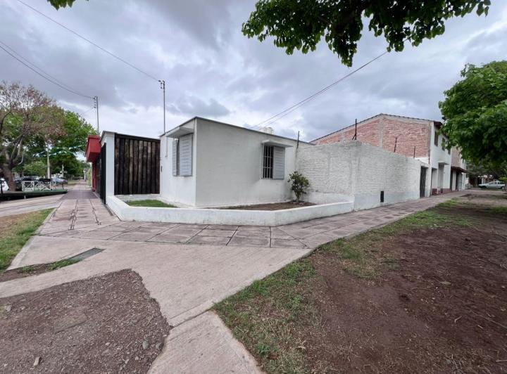 Casa · 106m² · 5 Ambientes · 2 Cocheras