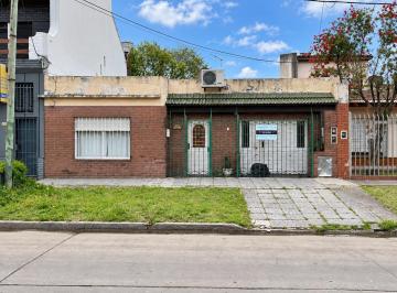 Casa · 138m² · 5 Ambientes · 1 Cochera · Casa en Temperley Este 5 Ambientes con Cochera // Apto Crédito