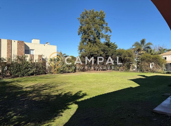 Terreno · 787m²