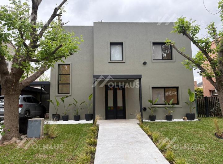 Casa · 165m² · 4 Ambientes · 1 Cochera