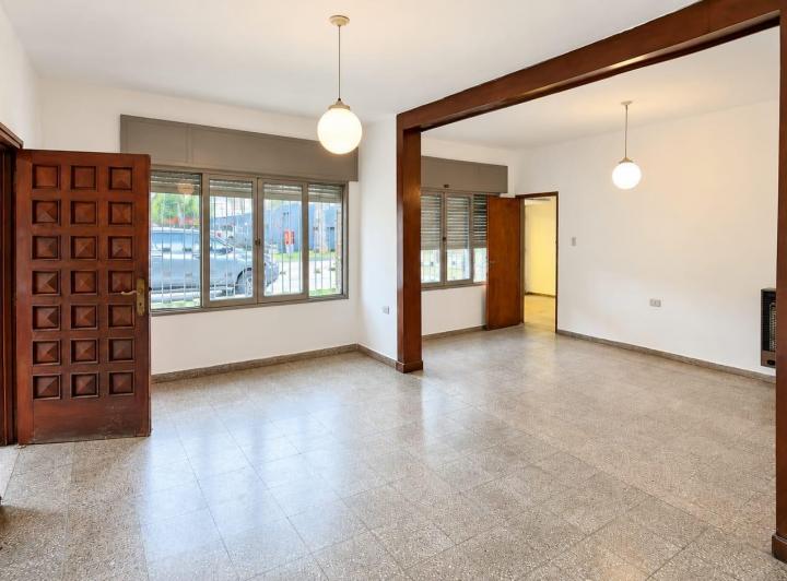 Casa · 162m² · 6 Ambientes · 2 Cocheras