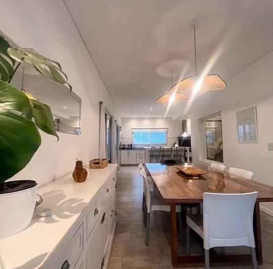 Casa · 140m² · 4 Ambientes · 2 Cocheras