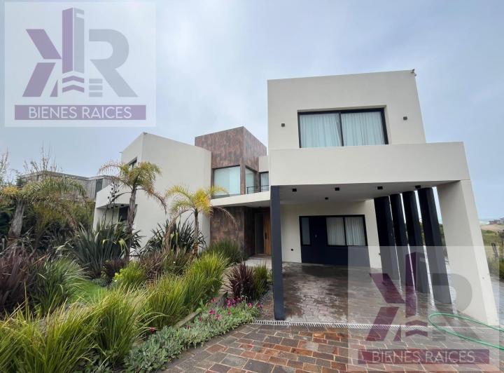 Casa · 650m² · 10 Ambientes · 4 Cocheras