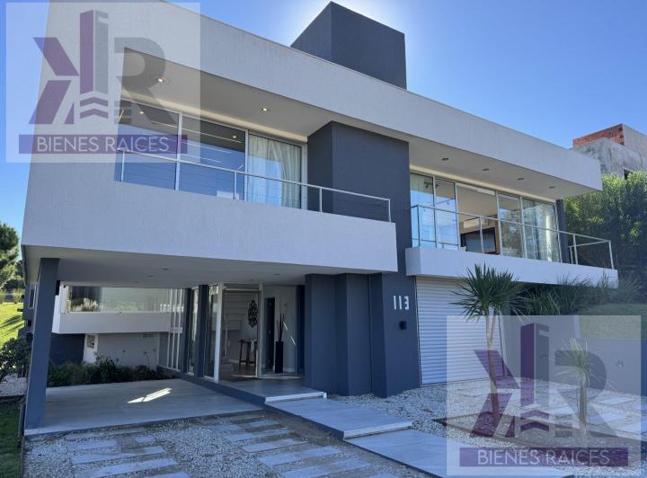 Casa · 285m² · 6 Ambientes · 1 Cochera