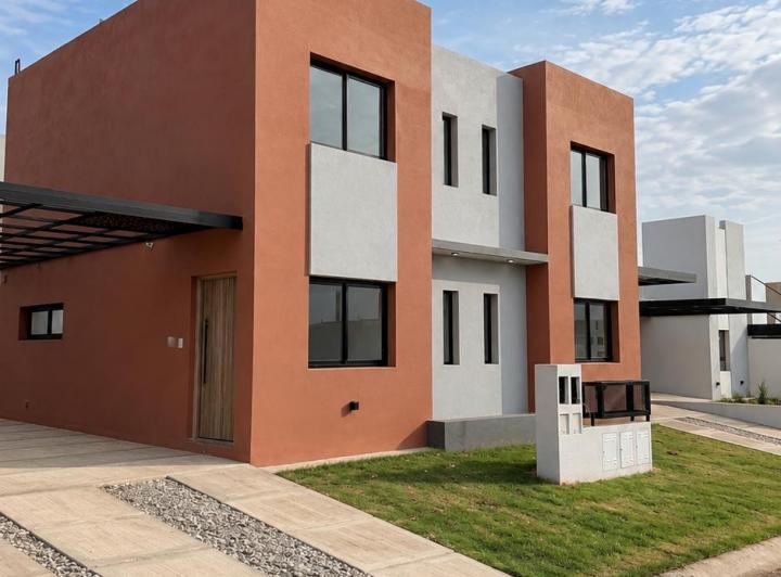 Casa · 90m² · 4 Ambientes · 2 Cocheras