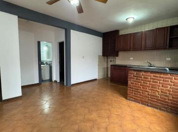 Casa · 40m² · 1 Ambiente · PH de 2 Dorm. a Tan Solo 1 Cuadra de Av San Martin!