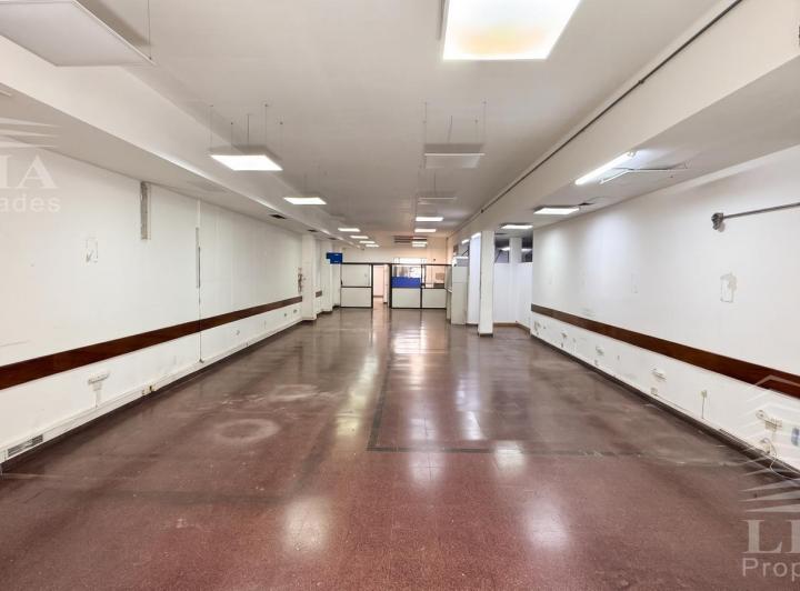 Local comercial · 600m²
