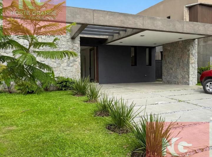 Casa · 143m² · 3 Dormitorios · 2 Cocheras