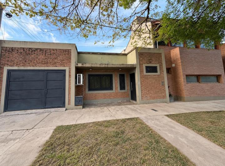 Casa · 140m² · 3 Ambientes · 1 Cochera