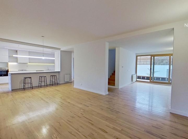 Casa · 240m² · 7 Ambientes · 2 Cocheras
