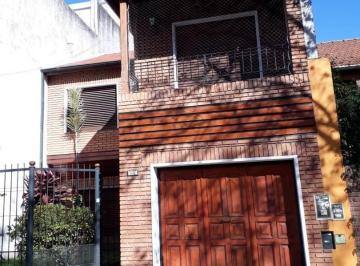 Casa · 215m² · 7 Ambientes · 2 Cocheras · Casa 6 Ambientes Cochera Patio y Terraza