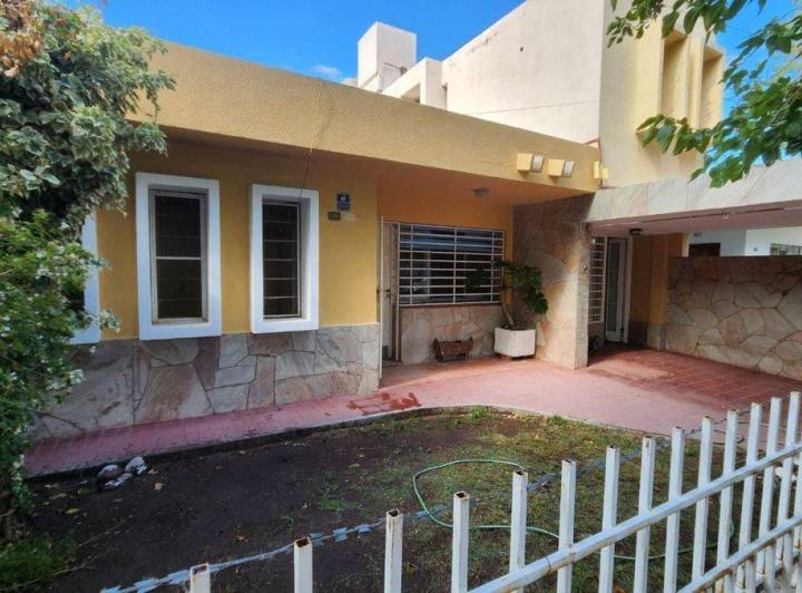 Casa · 159m² · 12 Ambientes · 1 Cochera
