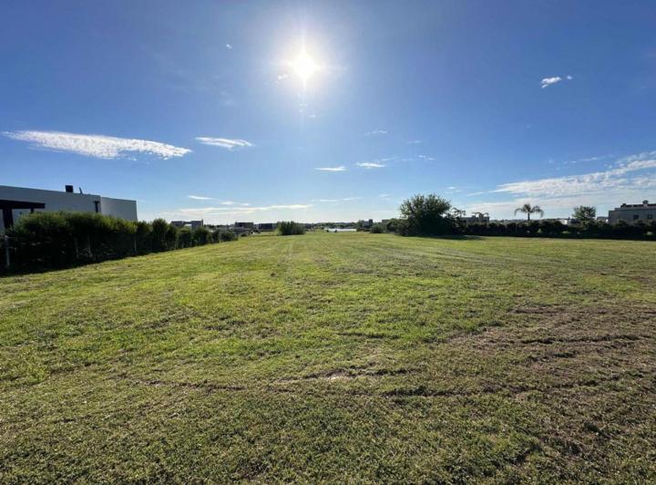 Terreno · 1200m²