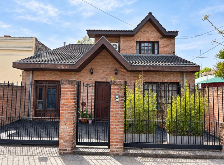 Casa · 138m² · 4 Ambientes · 1 Cochera