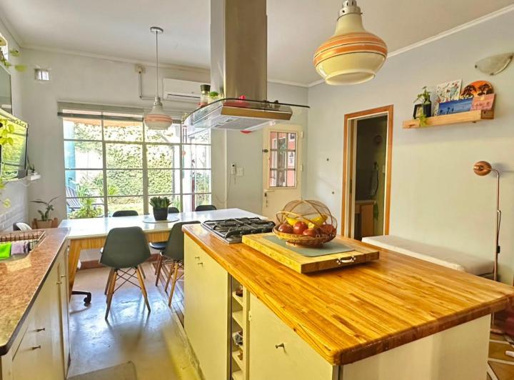 Casa · 93m² · 4 Ambientes · 2 Cocheras