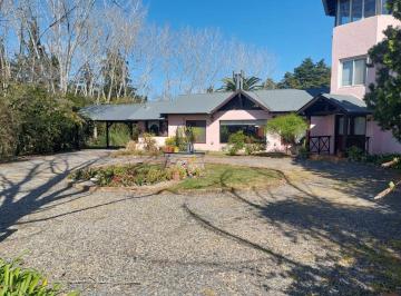 Casa · 211m² · 5 Ambientes · 2 Cocheras · Venta de Hermosa Casa en Chacras Al Rio Lujan