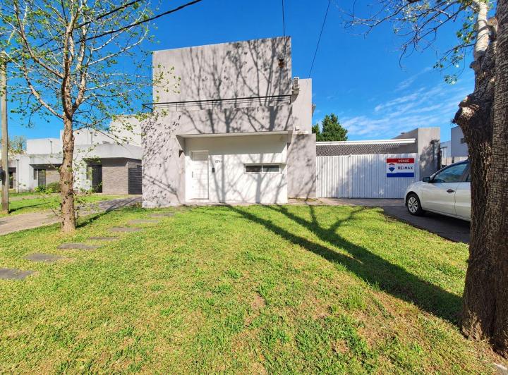 Casa · 97m² · 3 Ambientes · 2 Cocheras