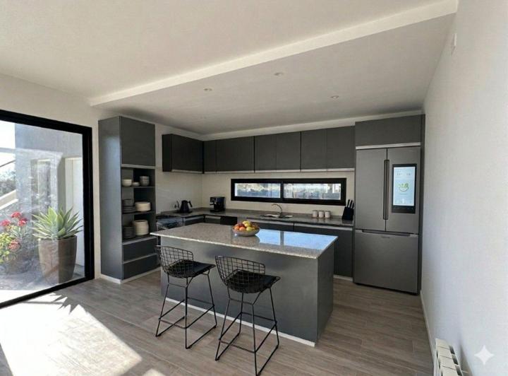 Casa · 170m² · 5 Ambientes · 2 Cocheras