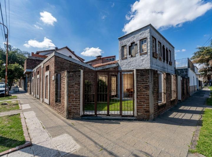 Casa · 190m² · 4 Ambientes · 2 Cocheras