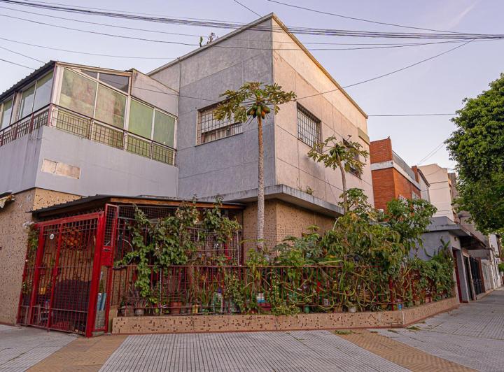 Casa · 212m² · 5 Ambientes · 1 Cochera