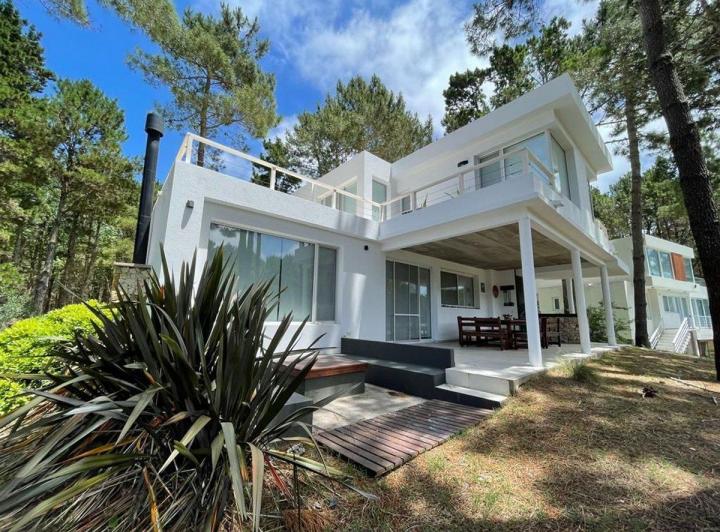 Casa · 160m² · 5 Ambientes · 1 Cochera