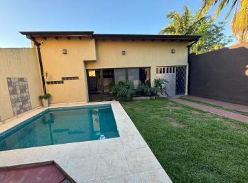 Casa · 102m² · 4 Ambientes · 2 Cocheras · Casa Venta 4 Ambientes Pileta Berazategui