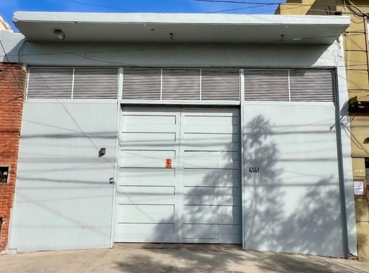 Local comercial · 242m²