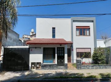 Casa · 188m² · 5 Ambientes · 2 Cocheras · Venta Casa 5 Ambientes Ramos Mejia Patio, Cochera