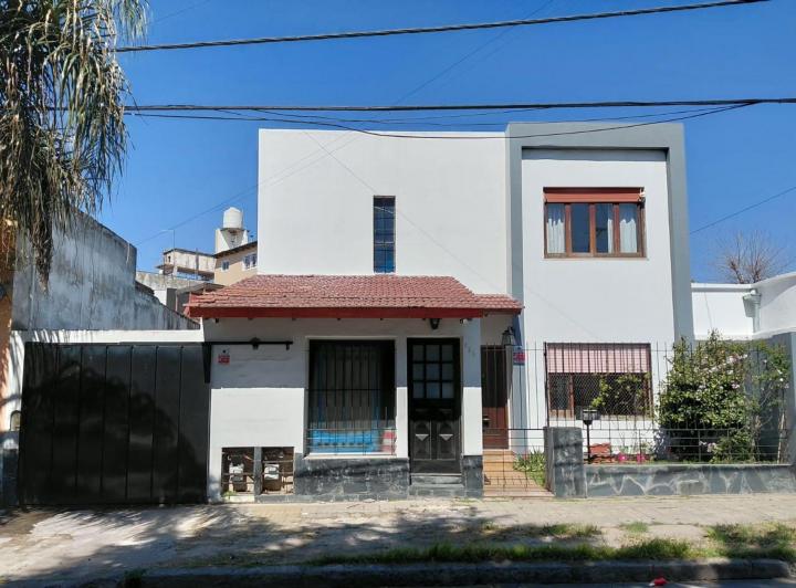 Casa · 188m² · 5 Ambientes · 2 Cocheras
