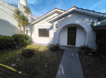 Casa · 85m² · 4 Ambientes · 1 Cochera · Casa Venta La Plata 2 Dormitorio Pileta