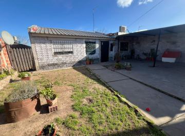 Casa · 97m² · 3 Ambientes · 2 Cocheras · Venta Casa 3 Amb con Cochera y Jardín en Moreno